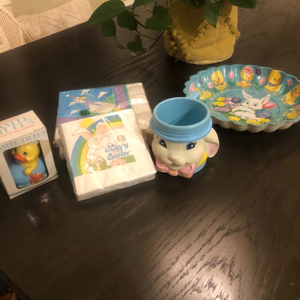 Vintage Easter party lot of accessories